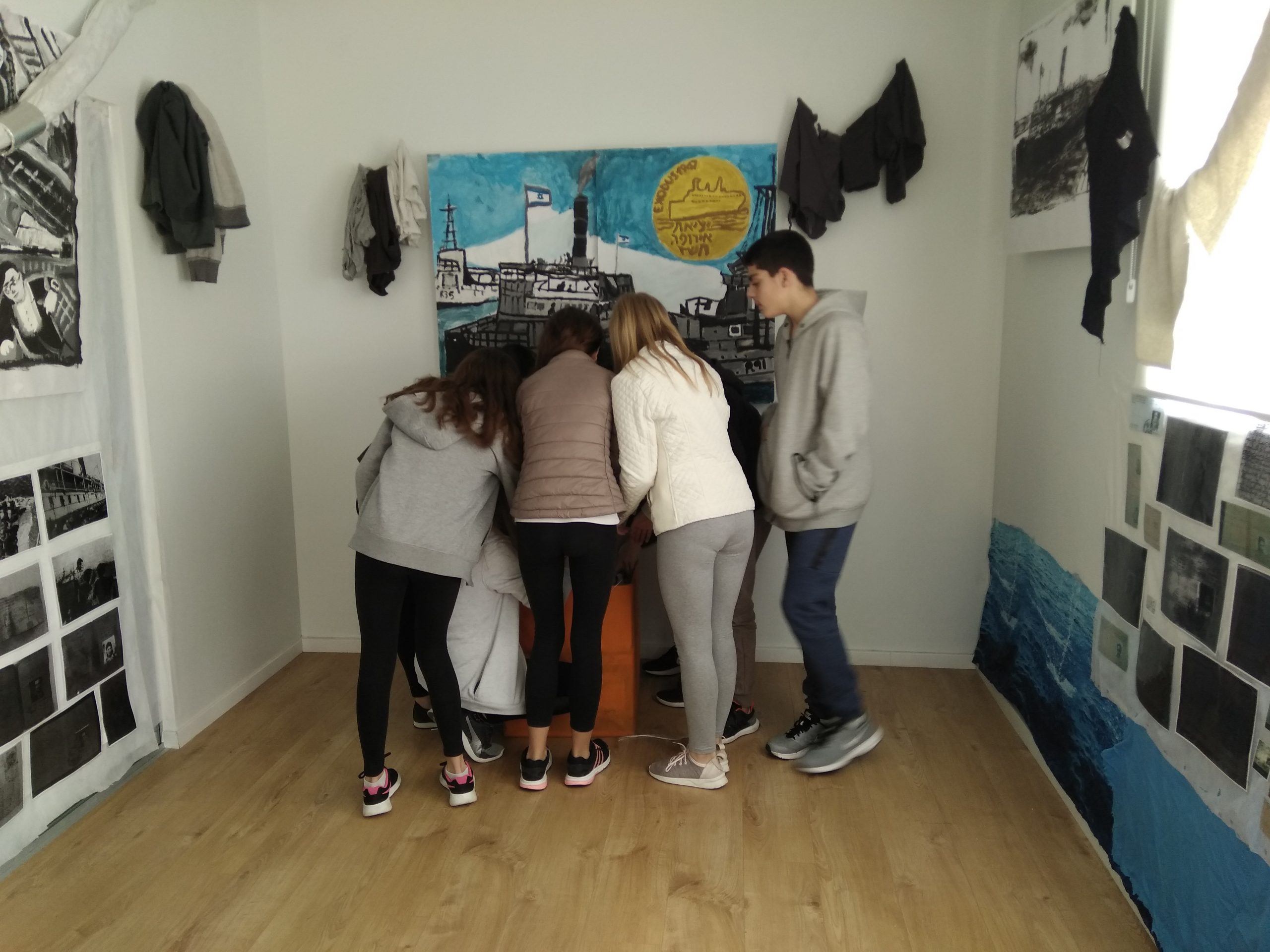 ניצולי אקסודוס במקיף י"ב המעיין בראשון לציון