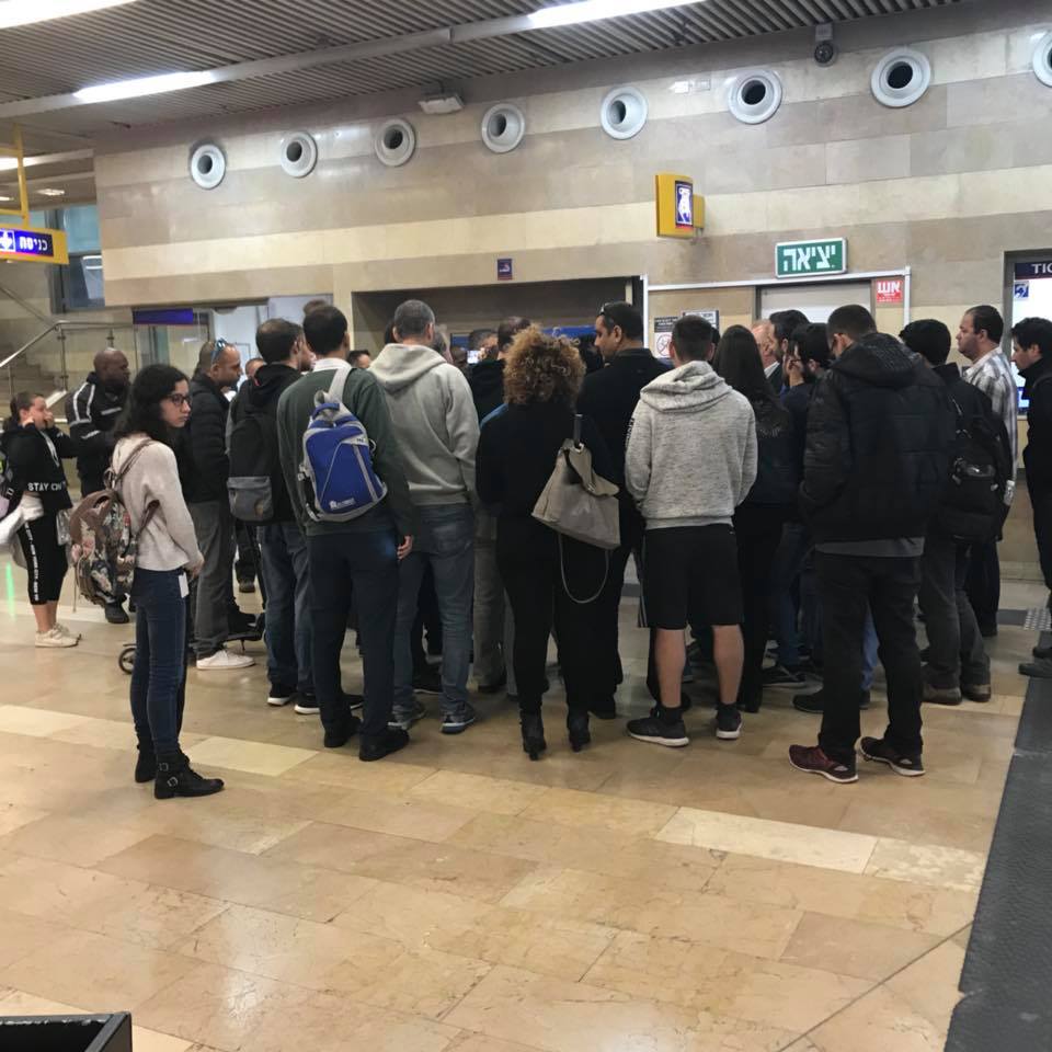 הפגנה ברכבת בראשון לציון. צילום פייסבוק ליאל אבן זוהר 3