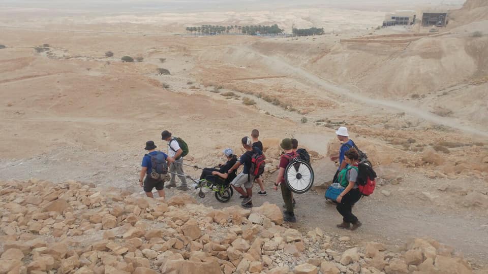 ילד נכה חשמונאים בת ים צבי זיידנברג