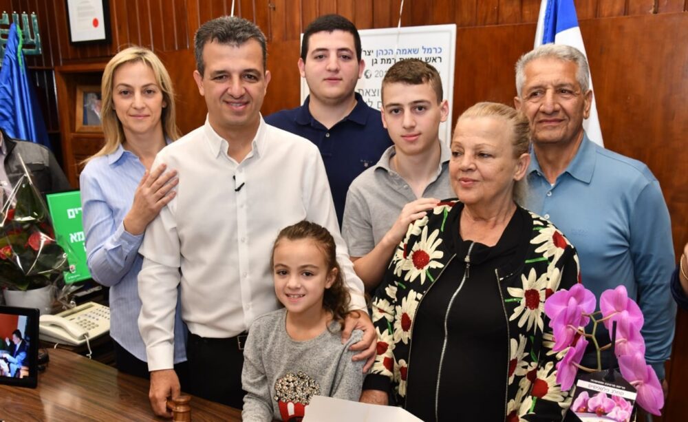 הפתעה בלשכה. שאמה והמשפחה. צילום דוברות