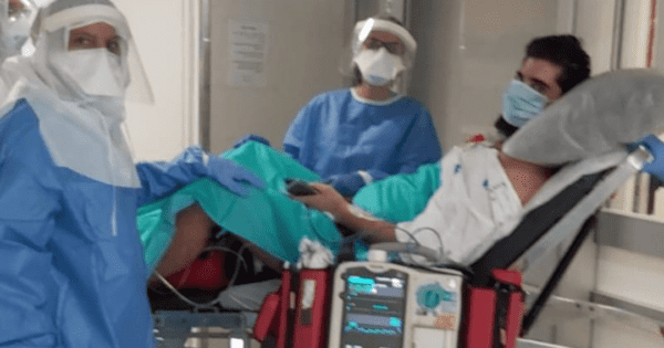 אפיק סוויסה משתחרר היום מבית החולים "איכילוב". הצליח לנצח את הקורונה לאחר שחובר למכשיר אקמו. צילום: דוברות איכילוב