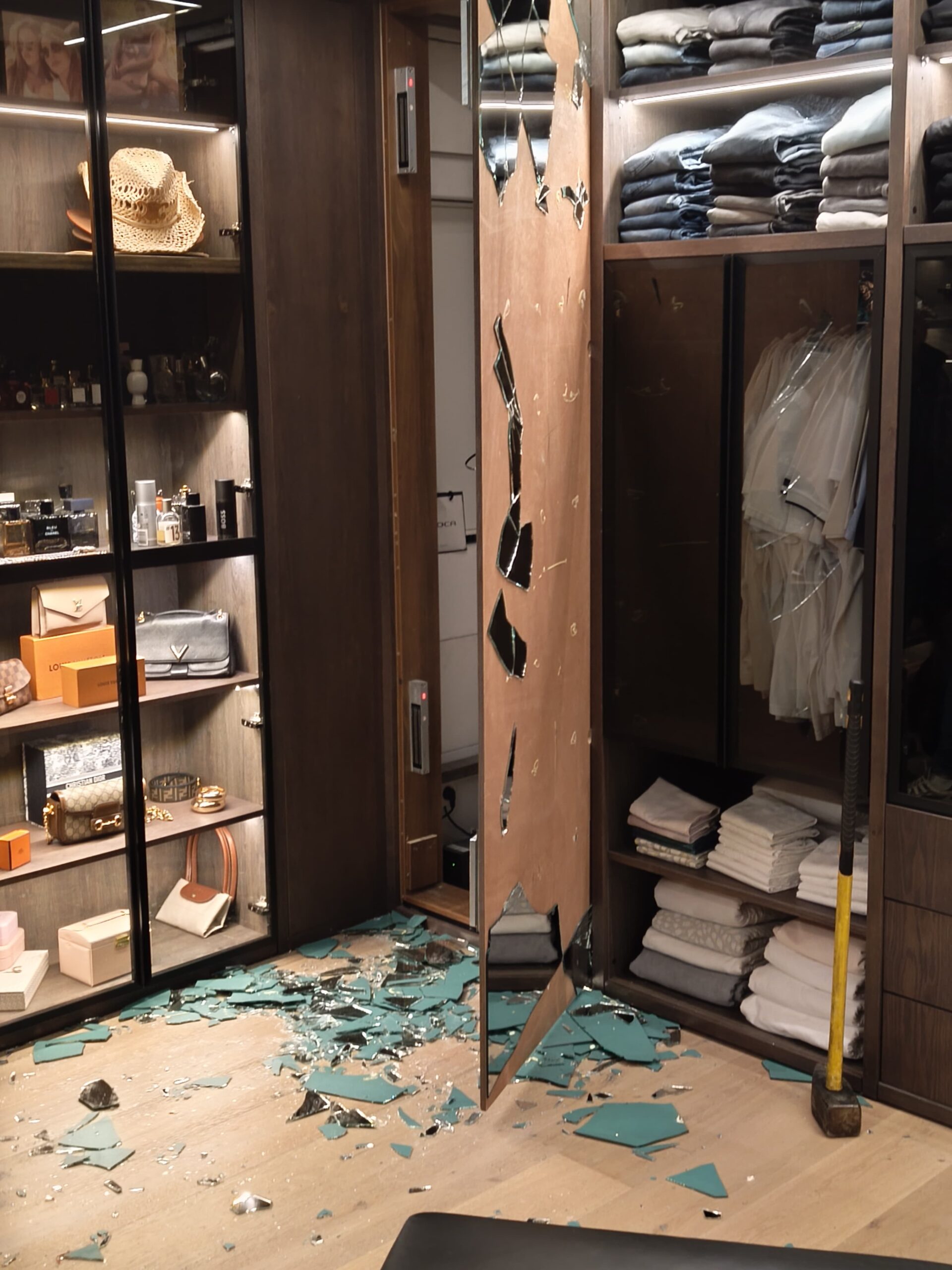 ide closet lahish