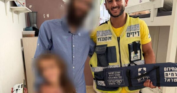 yedididm eilat stuck door