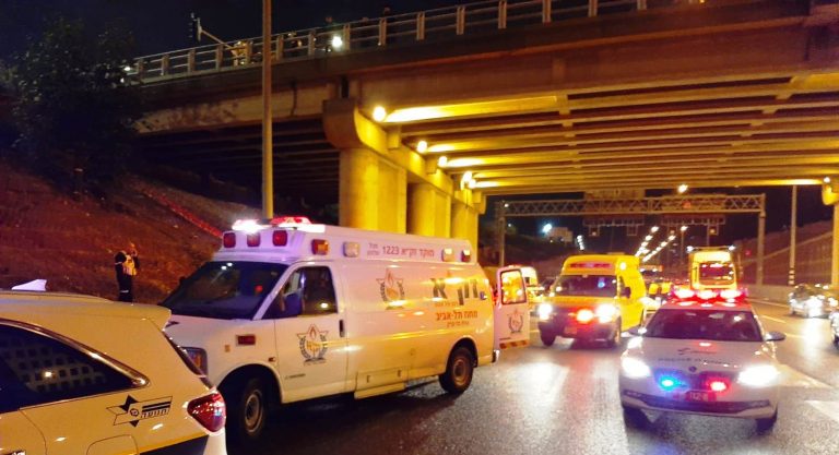 אישה נפלה אל מותה בגשר בר אילן. צילום: זק"א תל אביב