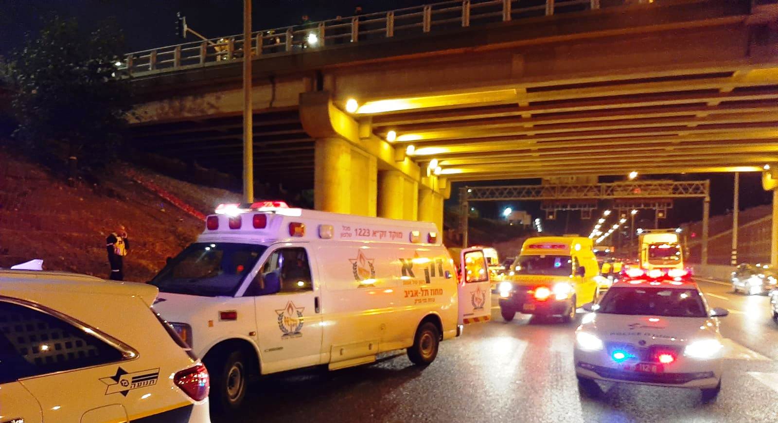 אישה נפלה אל מותה בגשר בר אילן. צילום: זק"א תל אביב
