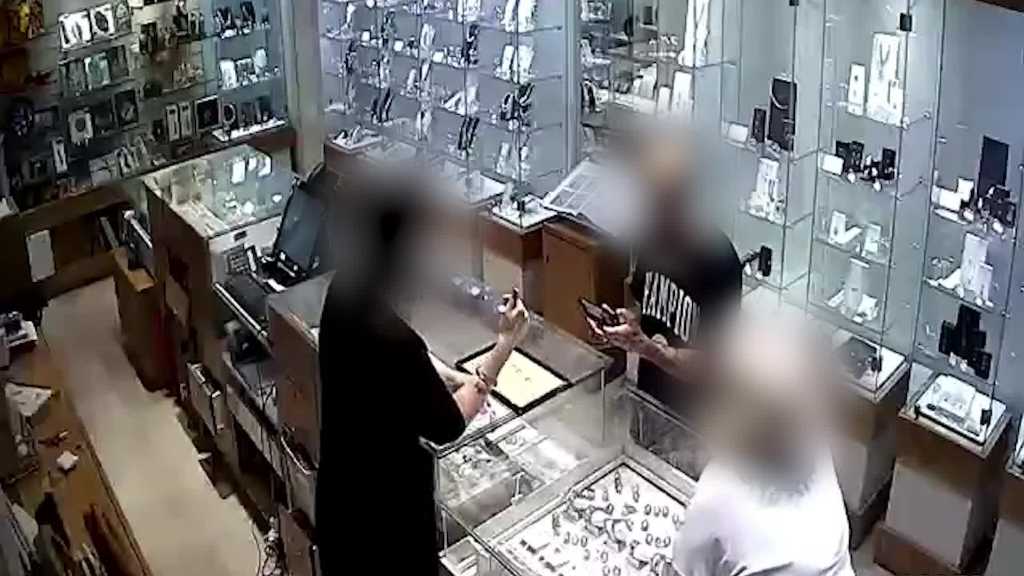 steal jewllery