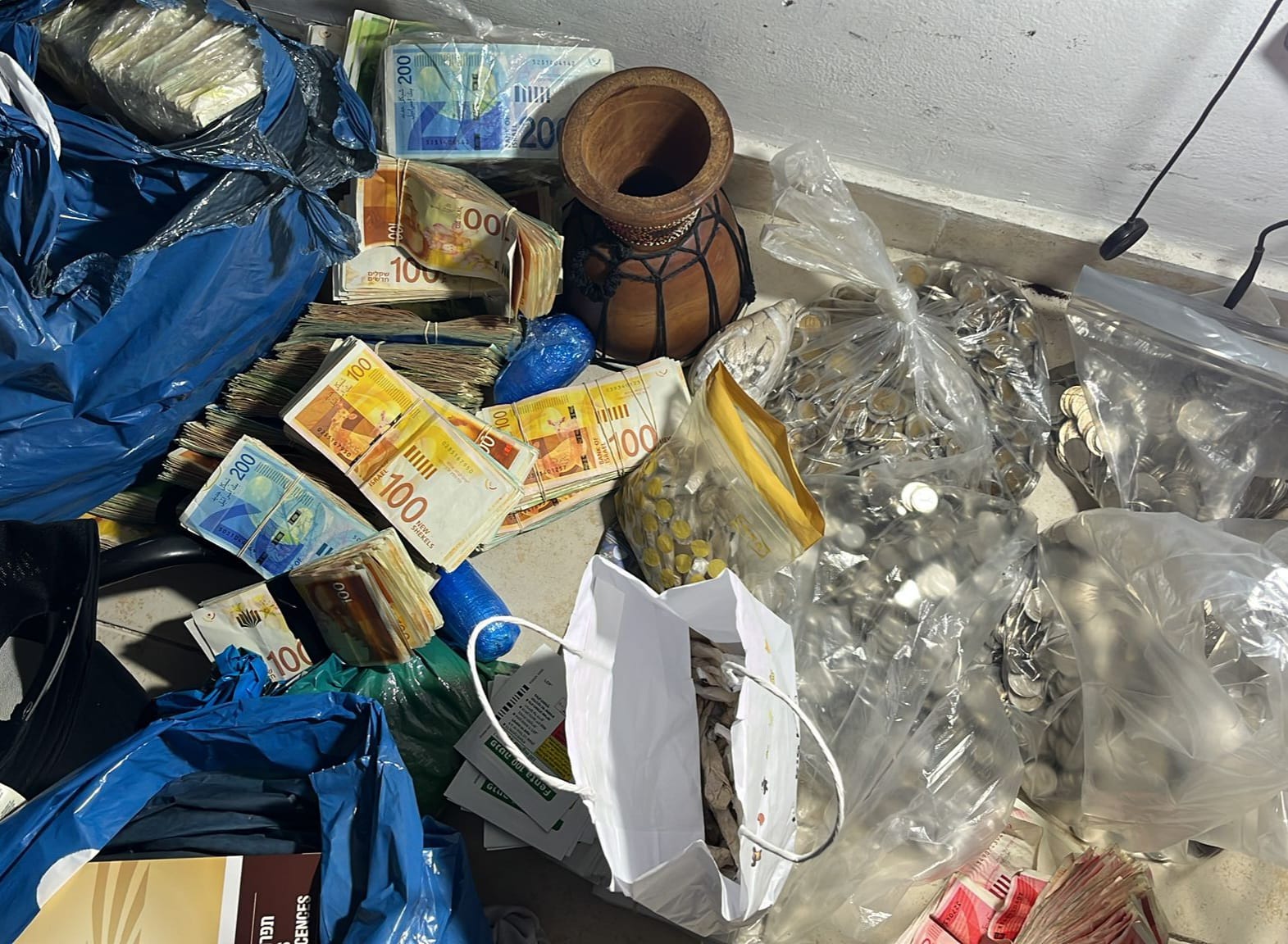 cash and drugs tlv appartment