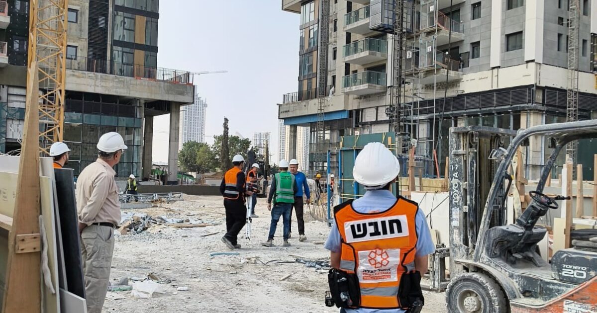 bat yam accident worker