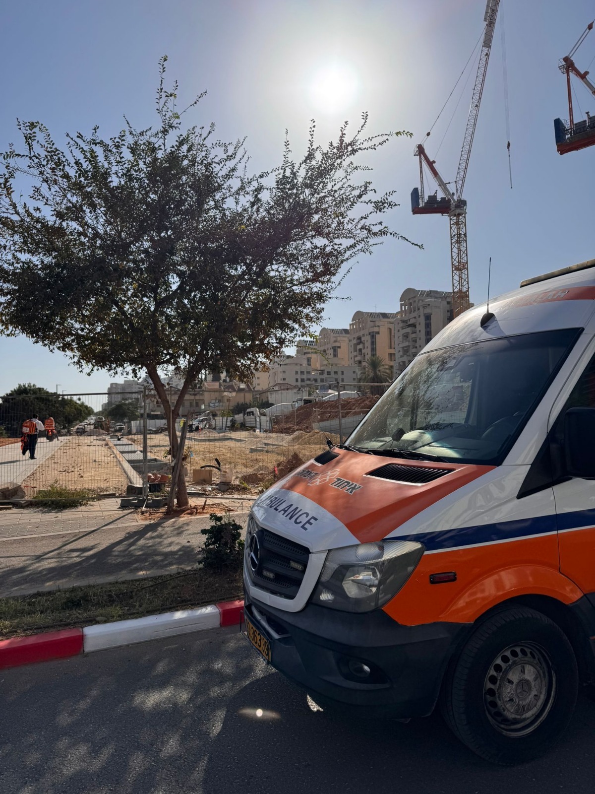 givaat shmuel worker fell