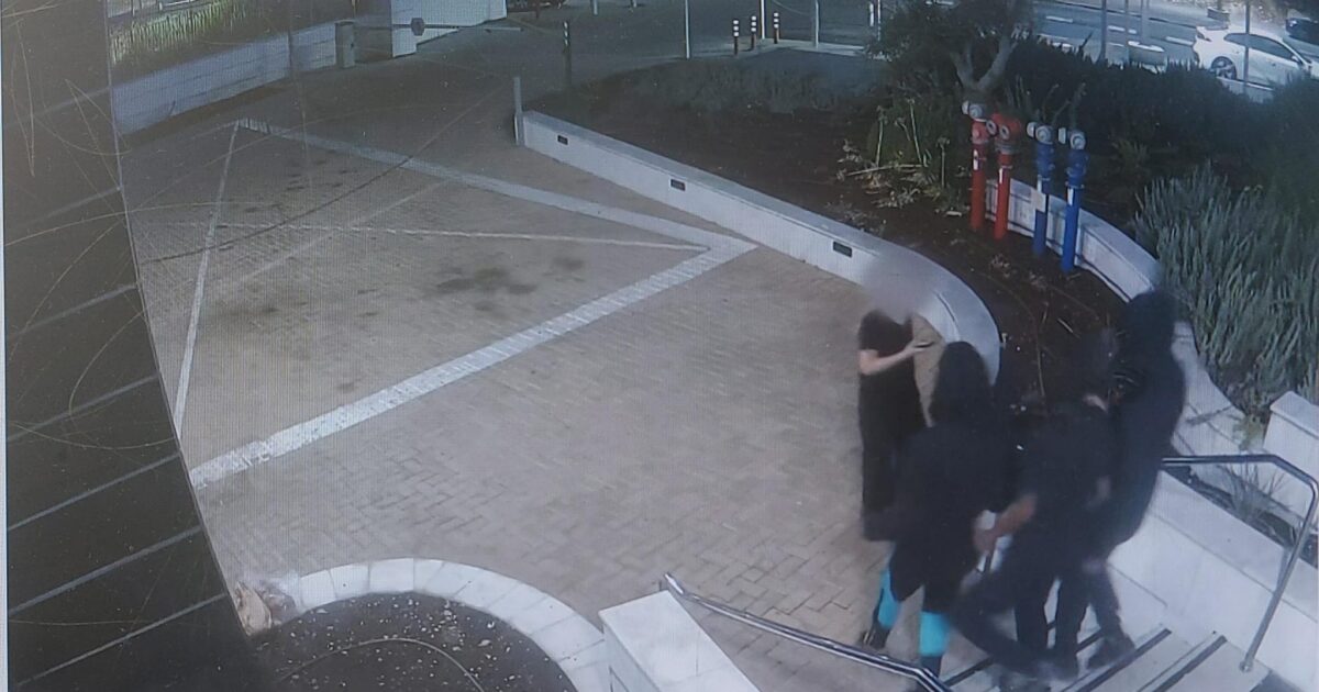 stolen phone bat yam