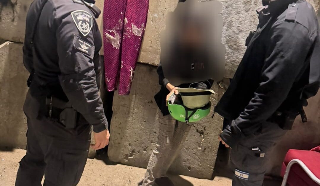 arrest woman 35 tlv