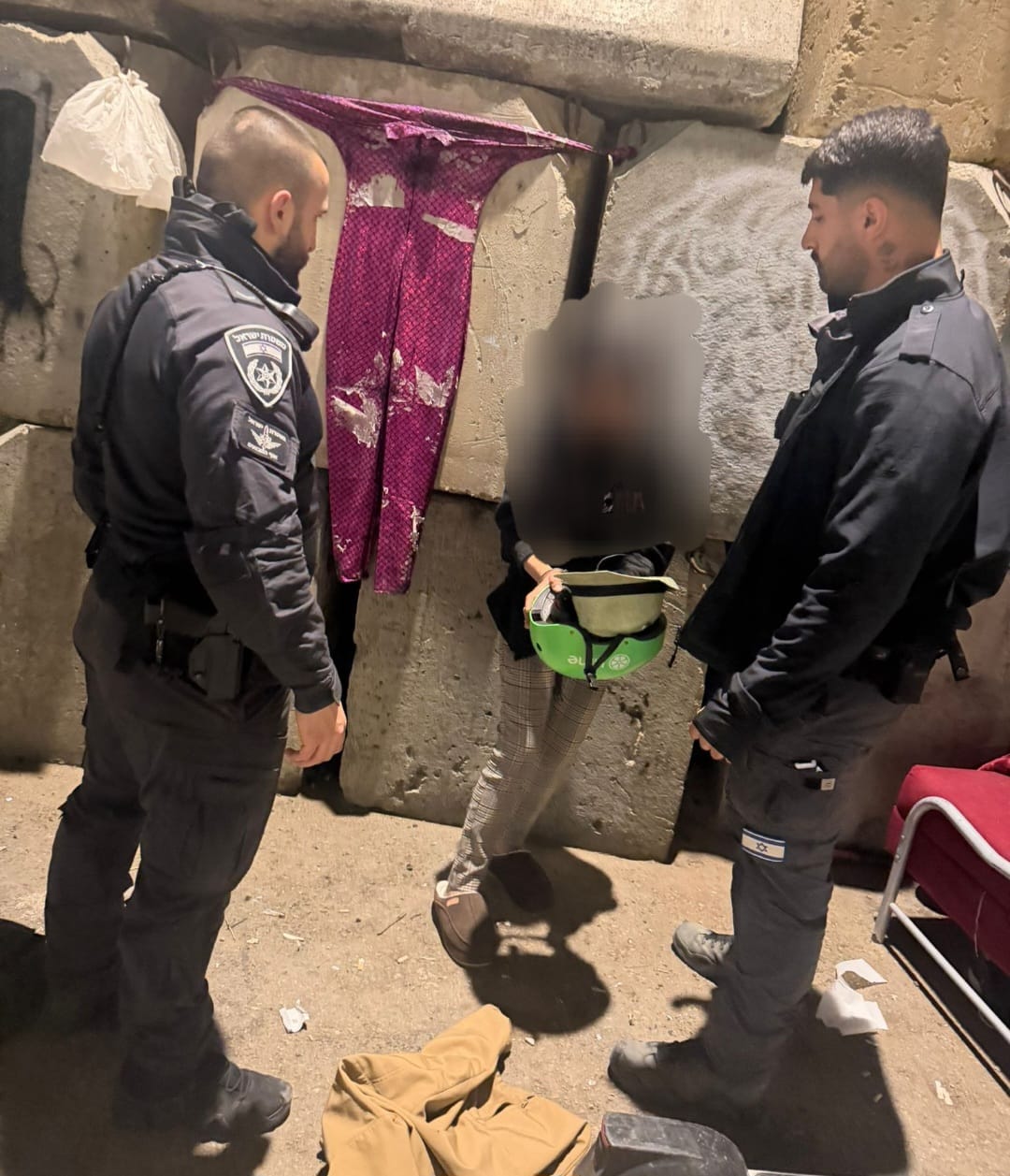 arrest woman 35 tlv