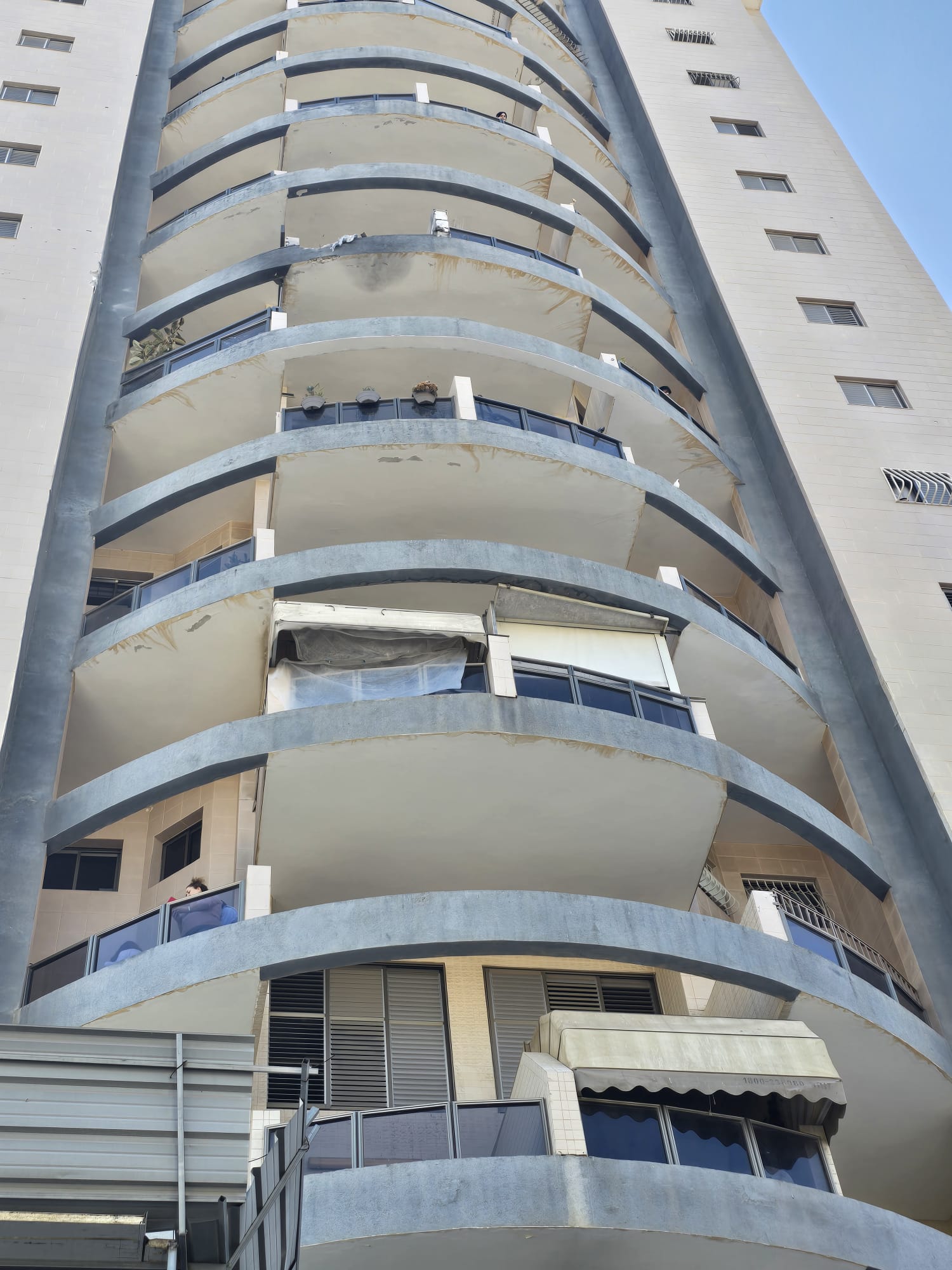 bat yam fell boom1.jpg