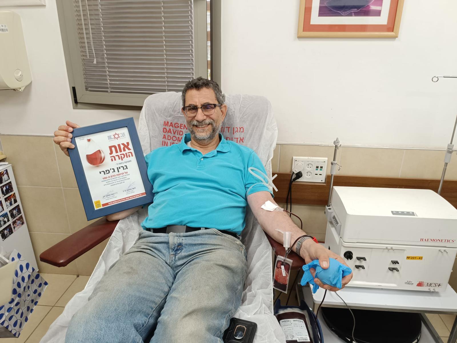 100 blood donatiuon