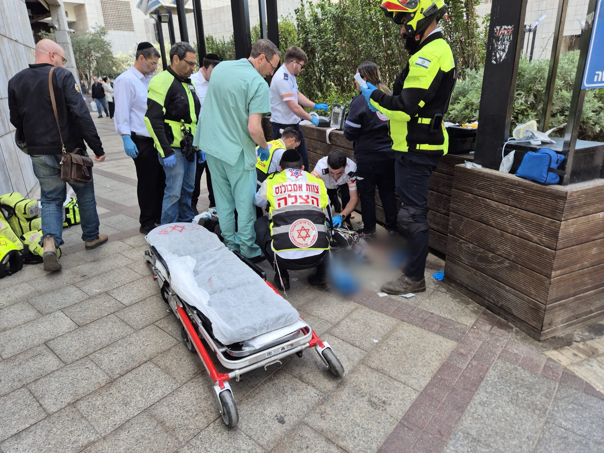 hazala man tlv 75