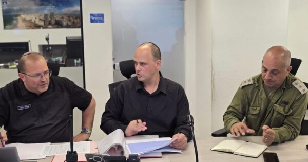 עיריית בת-ים מחדדת הנחיות כלל המקלטים הציבוריים נפתחו, מוסדות החינוך לא יפעלו וחופי הים סגורים