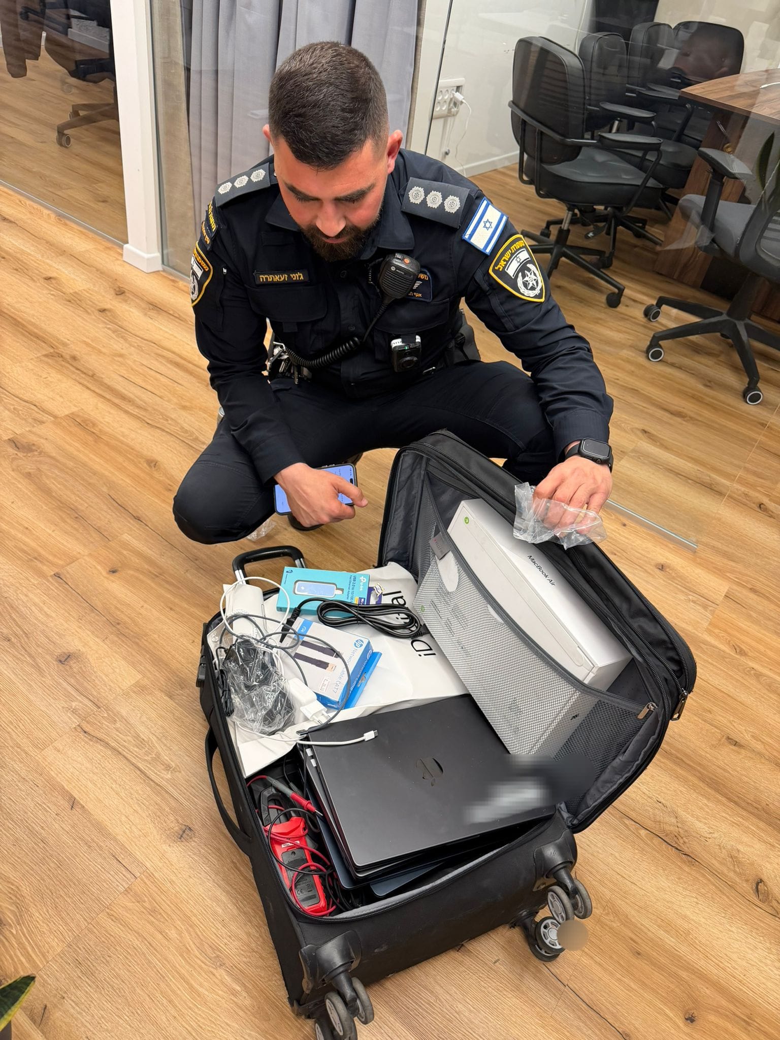 suit case tlv