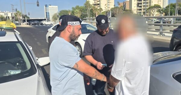 arrest cab driver rehuvot