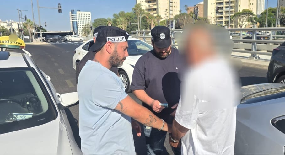 arrest cab driver rehuvot