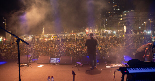 bat yam show 100 mian