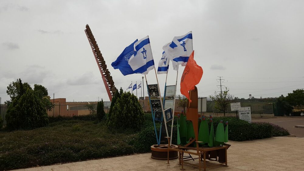 אנדרטת בית ליד