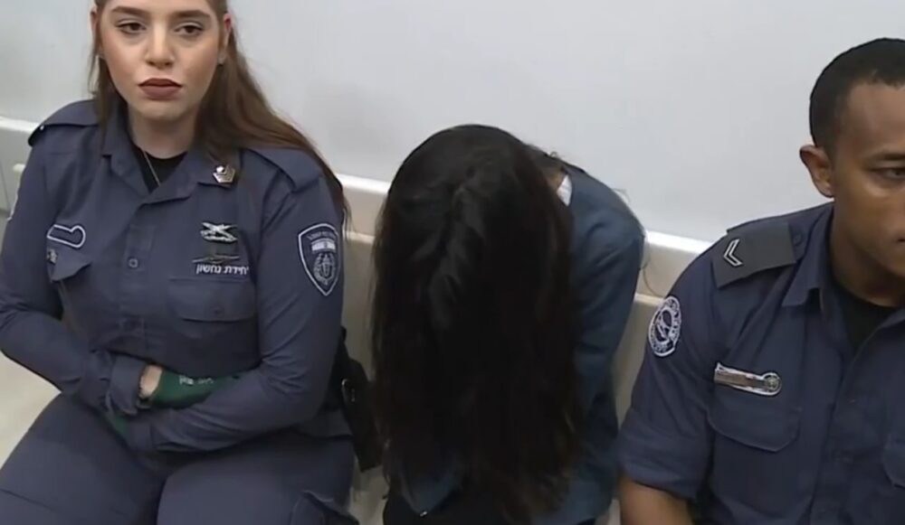 כרמל מעודה היום בהקראת סעיפי האישום הקשים נגדה. צילום: ניוזים