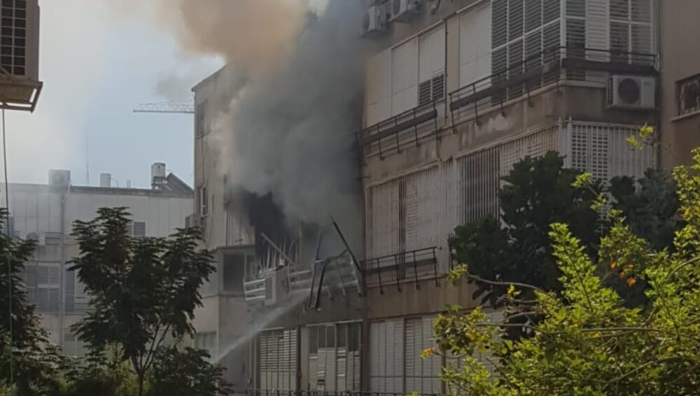 הדירות שנפגעו בשמואל הנציב. צילום: דוברות מד"א