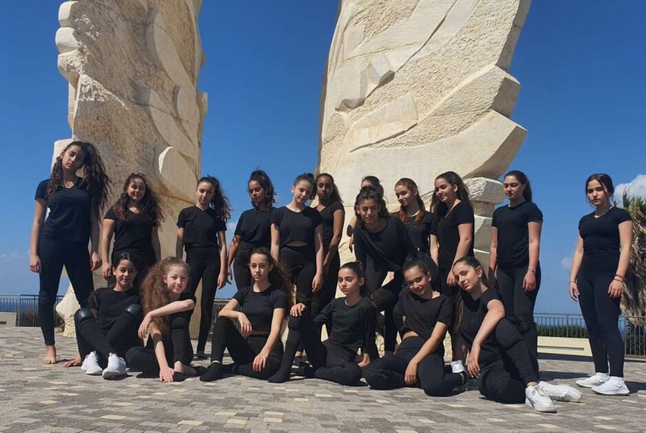 ריקוד מחווה לשורדי השואה. צילום אלבום פרטי רויטל דיין