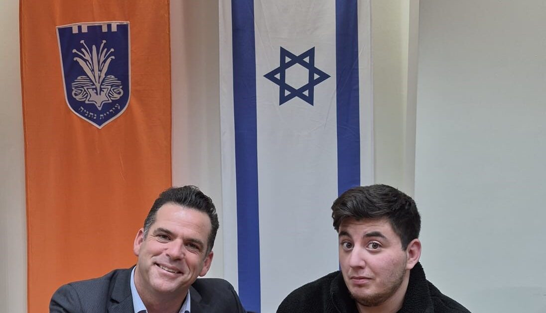 yom hilofy shilton main