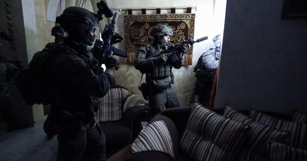 rishon casefet steal