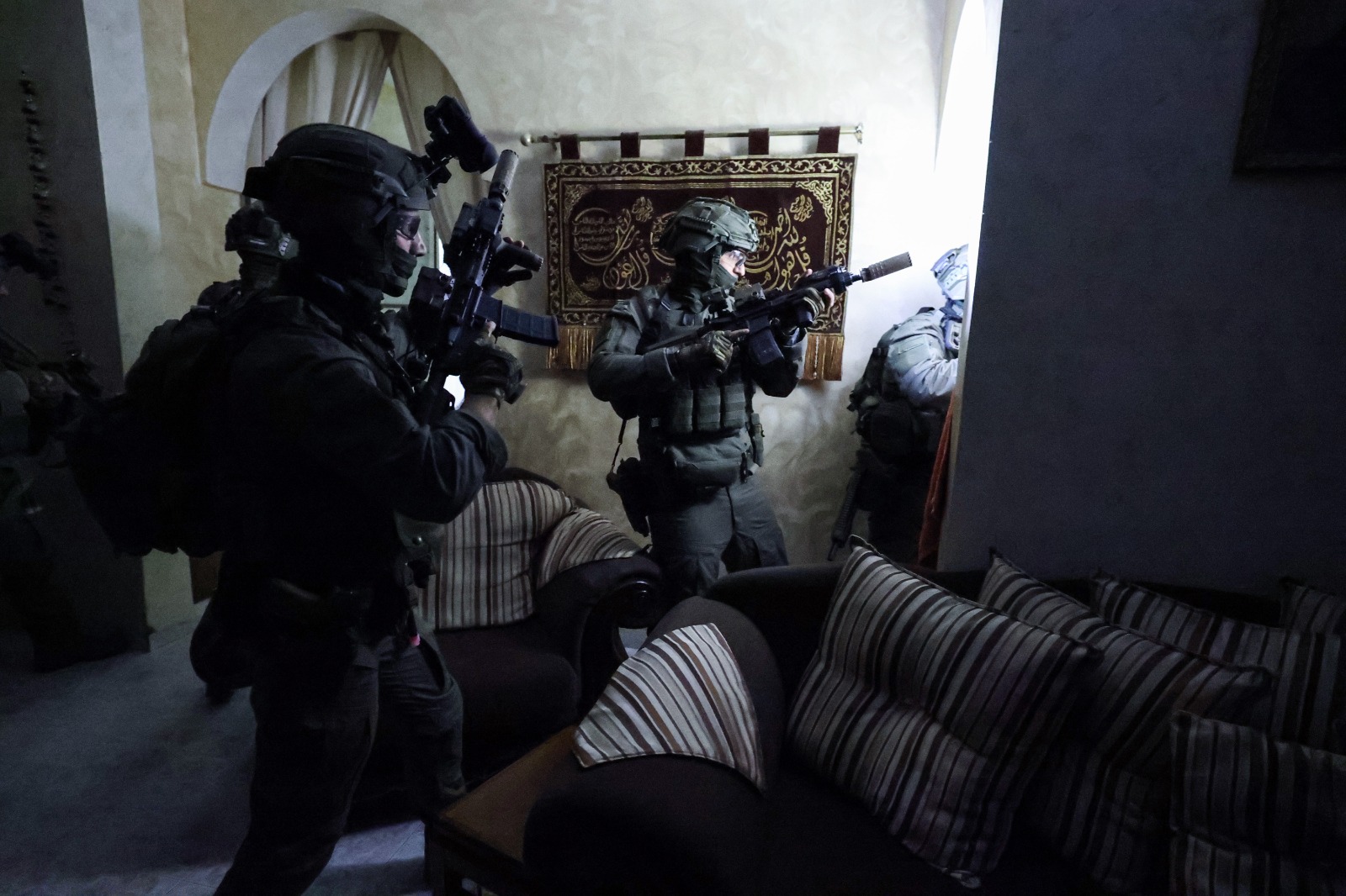 rishon casefet steal