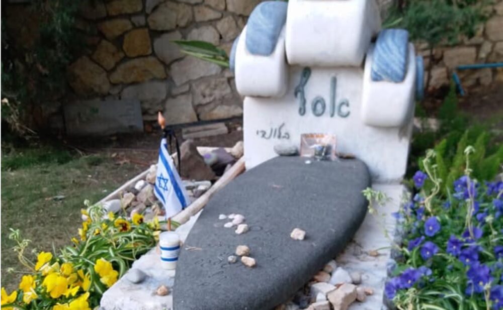 קברו של אסף צור. "הפנים היו כאילו הוא חי:. צילום: יוסי צור