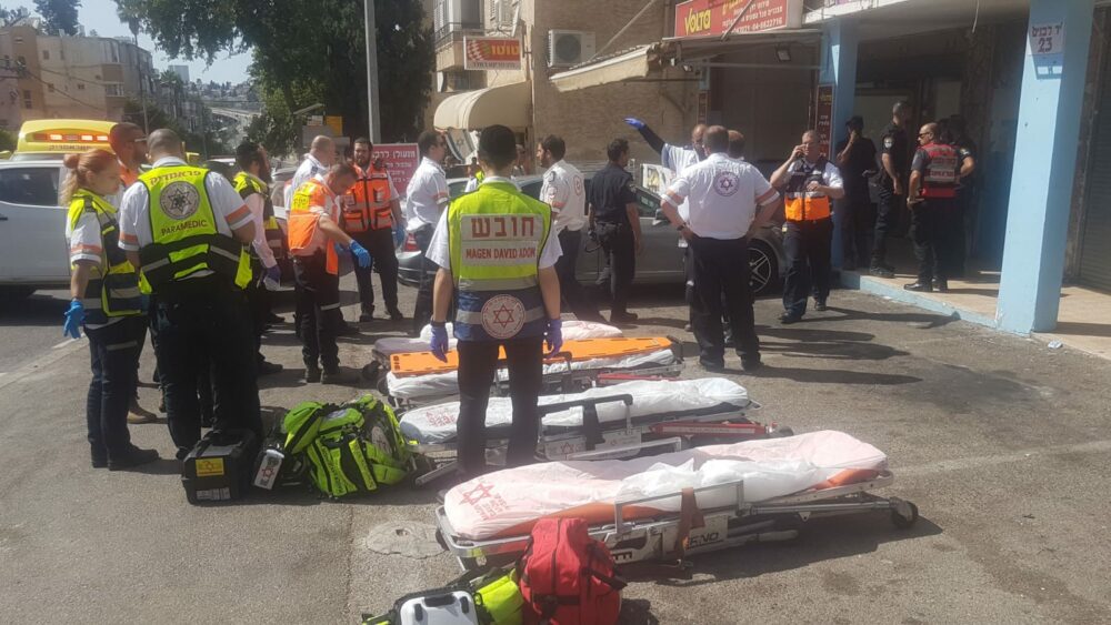 שישה נפגעים. שריפה ביד לבנים. צילום מדא חיפה