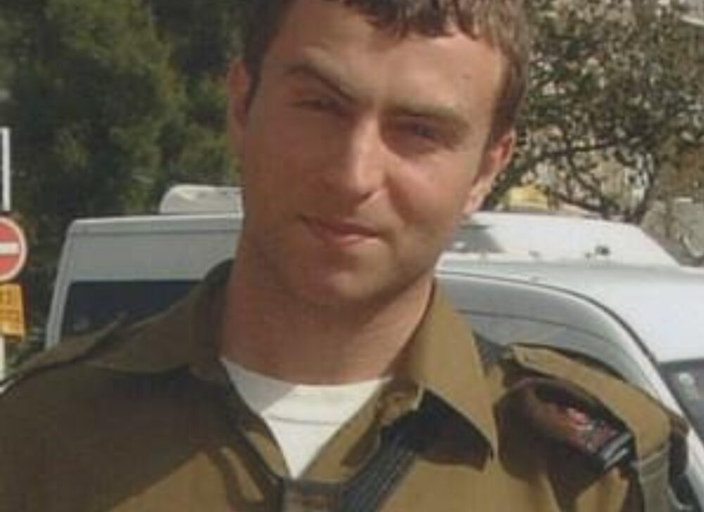 אסף נמר ז"ל. נפל יחד עם 7 מחבריו בקרב בינת ג'בייל ולחם בגבורה. רוצים לקיים לו אזכרה ראויה