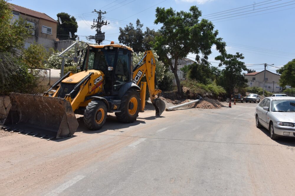 במסגרת העבודות תבוצע הסדרת הכבישים והרחבתם. צילום: עיריית ק. אתא