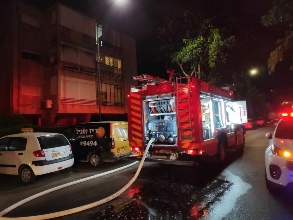 שריפה בביאליק שהביאה למותו של בן ה-70. צילום כיבוי אש