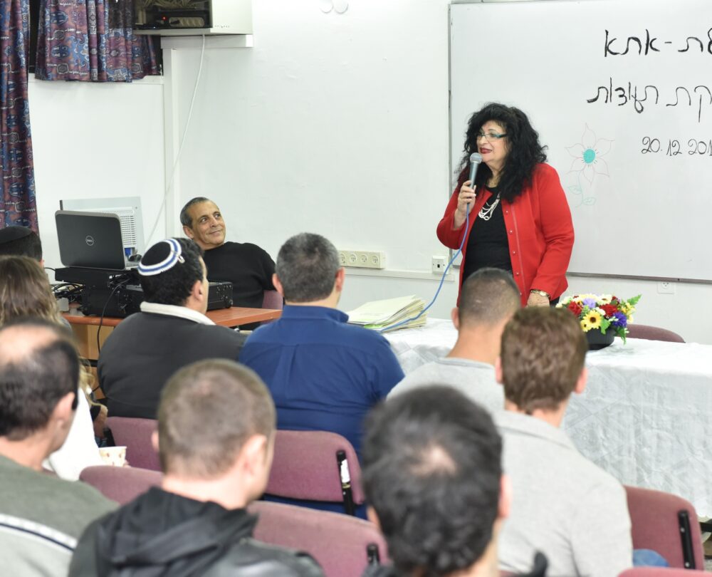 לאור הביקוש- בימים אלה נפתח קורס חדש עבור אוכלוסיית הגמלאים . צילום: עיריית ק. אתא