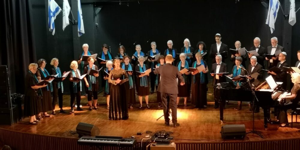מקהלת "שלום" מברלין שטיגליץ צלנדורף במופע באשכול הפיס. צילום: עיריית ק. ביאליק