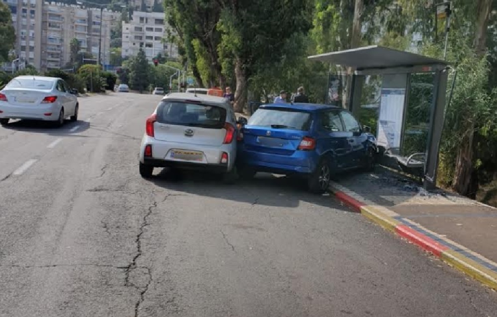 הולכת הרגל נפגעה בזמן שעמדה בתחנה. צילום: דוברות מד"א