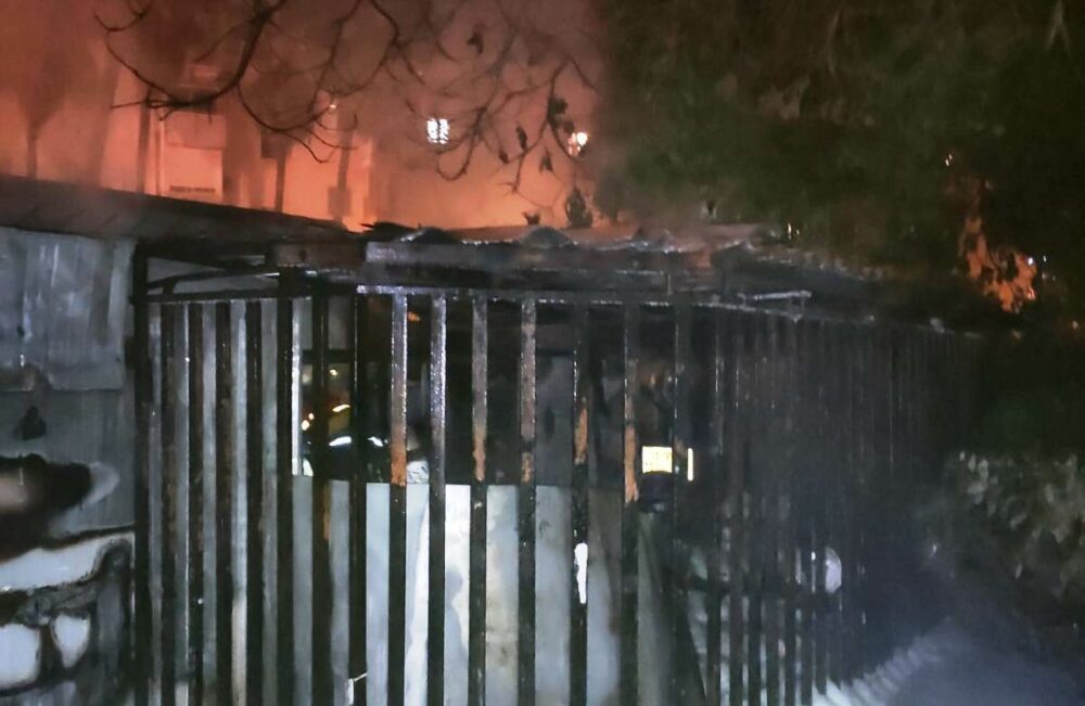 שריפה בבת גלים. צילום: דוברות כבאות והצלה מחוז חוף