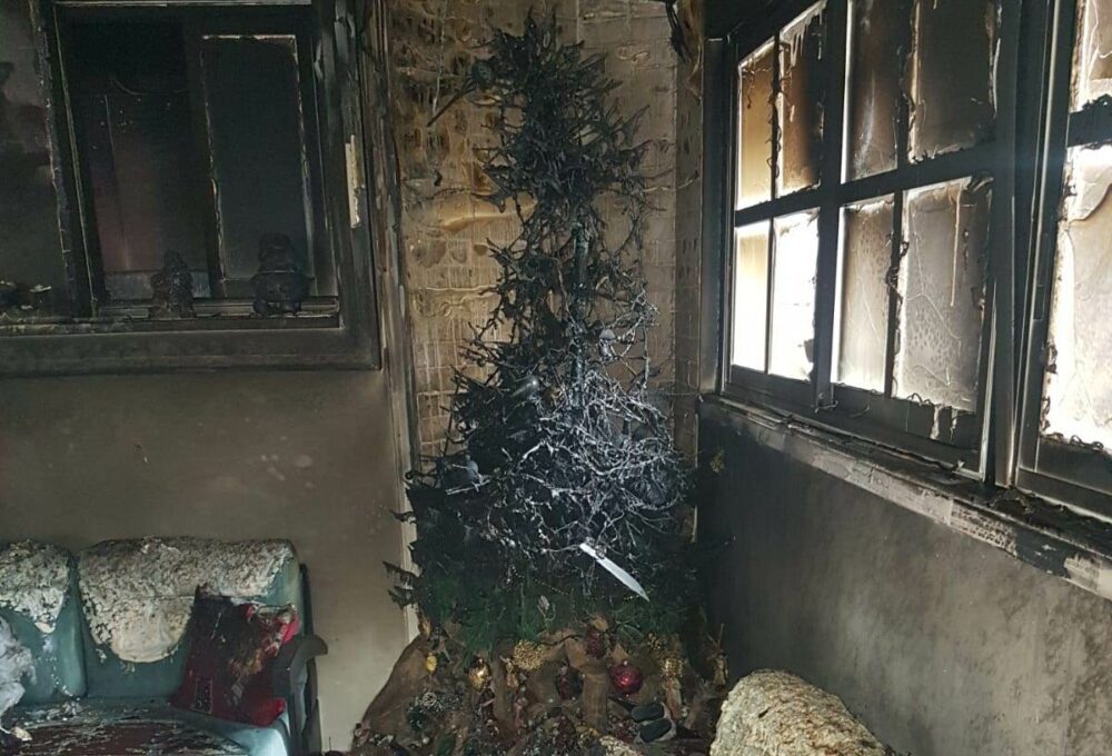 שריפה בגלל כשל בחיבורי חשמל. צילום דוברות כיבוי אש