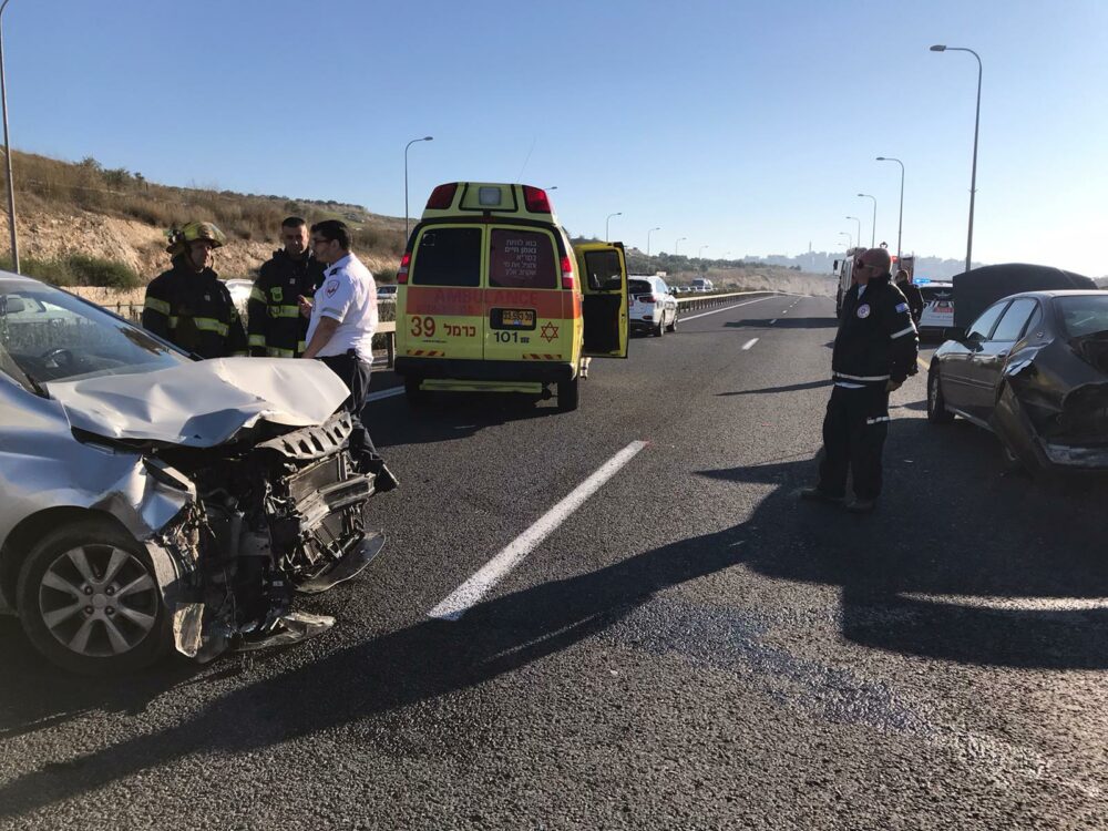 לא נותר אלא לקבוע את מותו של הנפגע, בשטח. צילוםף תיעוד מבצעי מד"א