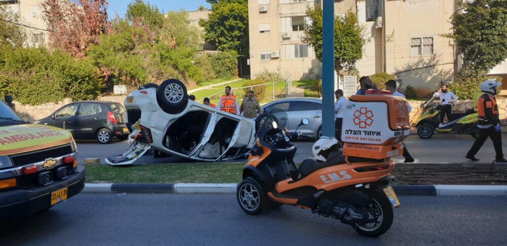 נהג הרכב בחניתה יצא בנס. צילום: איחוד הצלה