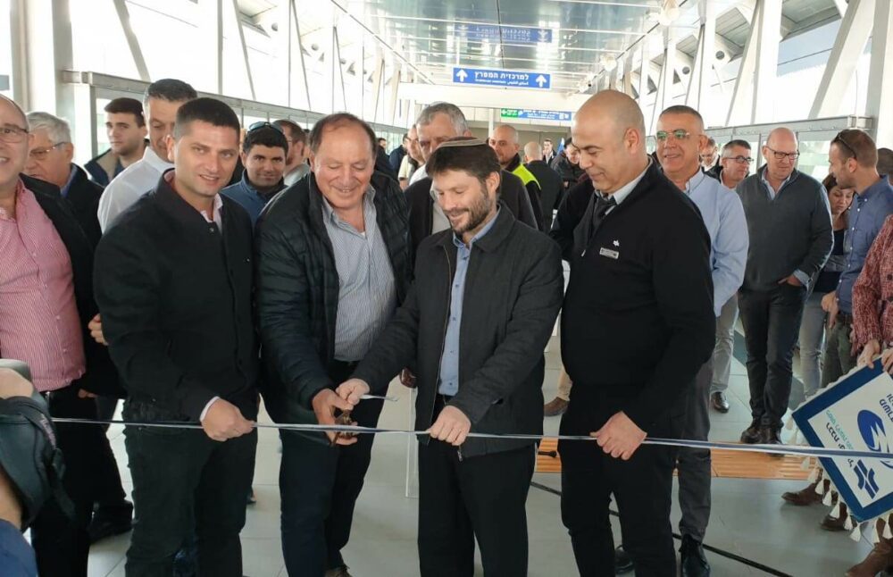 חונכים את גשר הרכבת לתחנה החדשה במרכזית המפרץ. צילום עיריית נשר