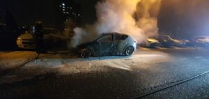 רכב נשרף. צילום כיבוי אש