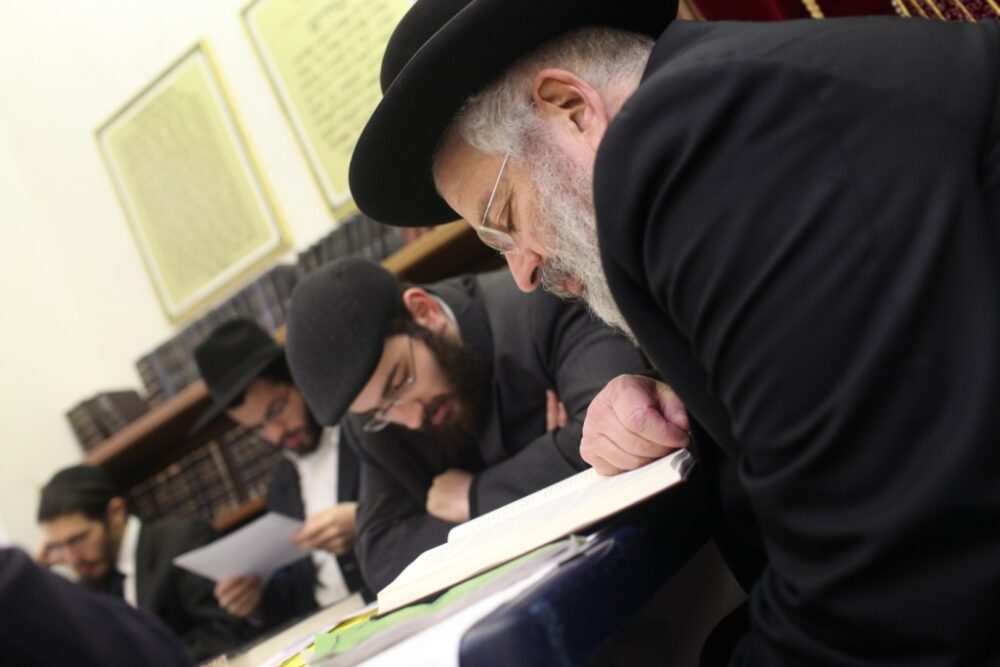 הרב דוד מאיר דרוקמן. "היו מסיימים את היין לפני פתיחת הדלת לאליהו הנביא". צילום: אריה זאבי ויקיפדיה