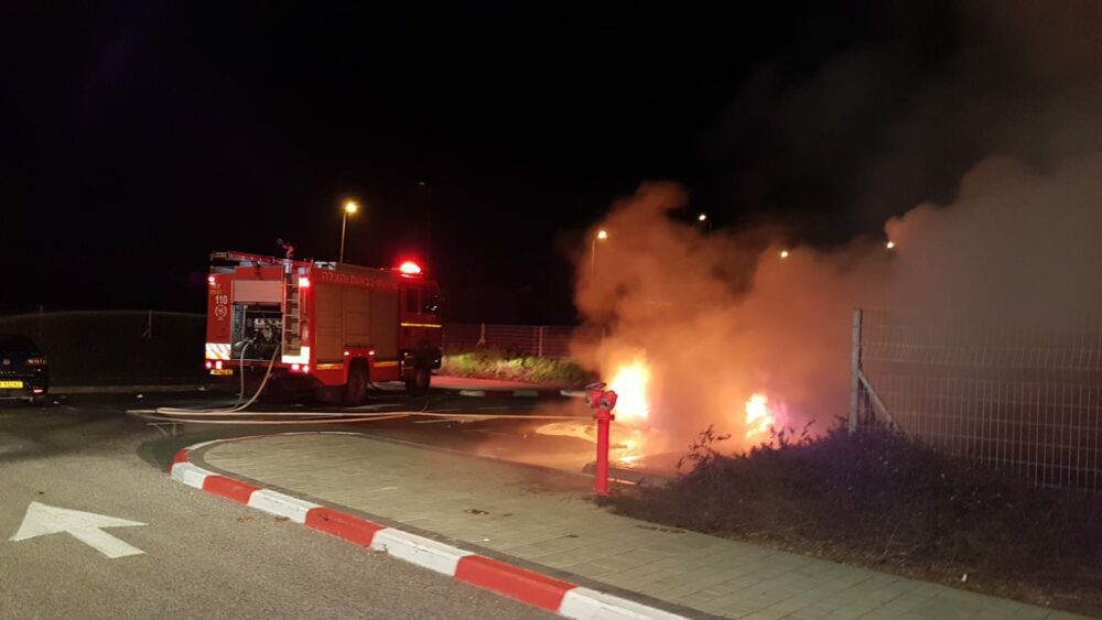 שריפה בחניון הרכבת באחיהוד. צילום כיבוי אש