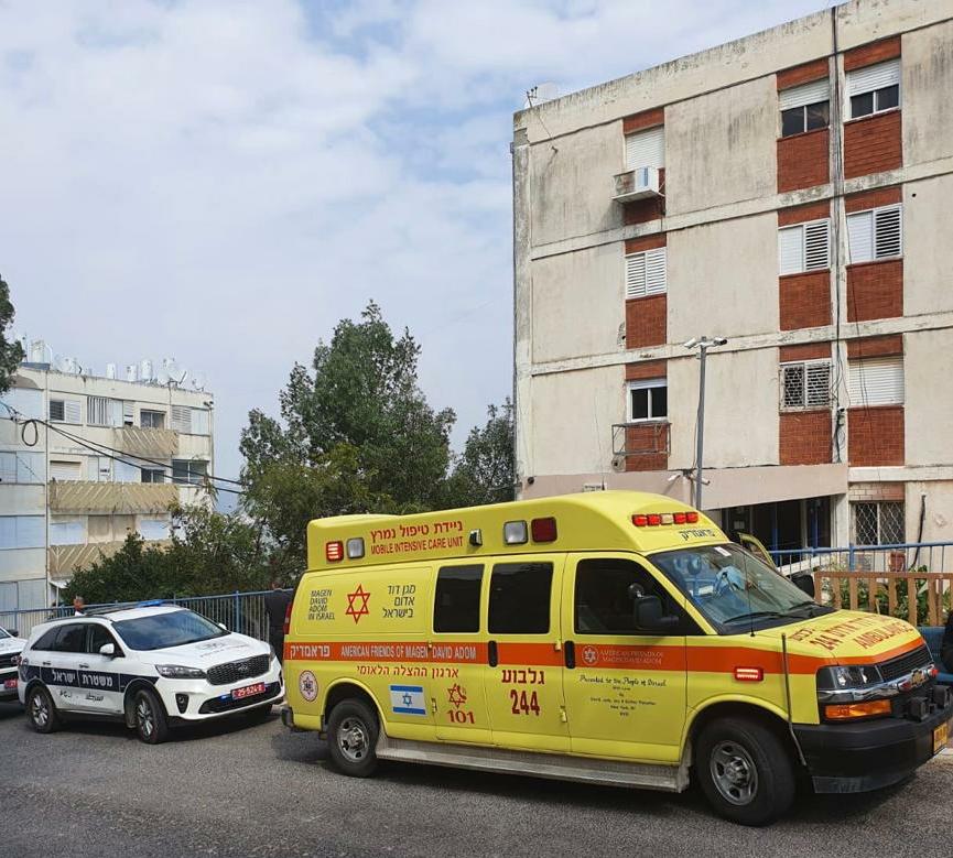 בניין הדירות בעפולה בו נמצאו גופותיהן של שתי הנשים באותה דירה. צילום: דוברות מד"א