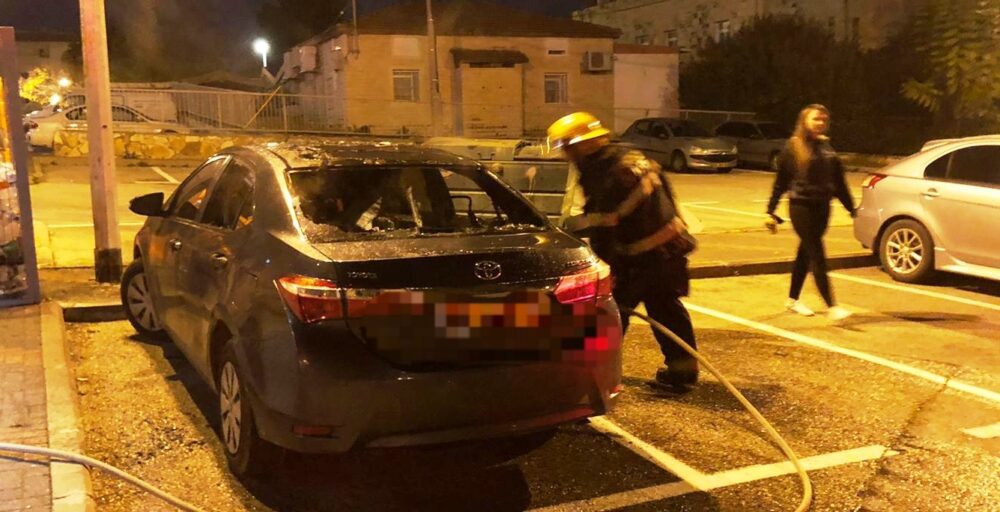 3 רכבים נשרפו. נשר. קרדיט מיכאל שפירו - נשר