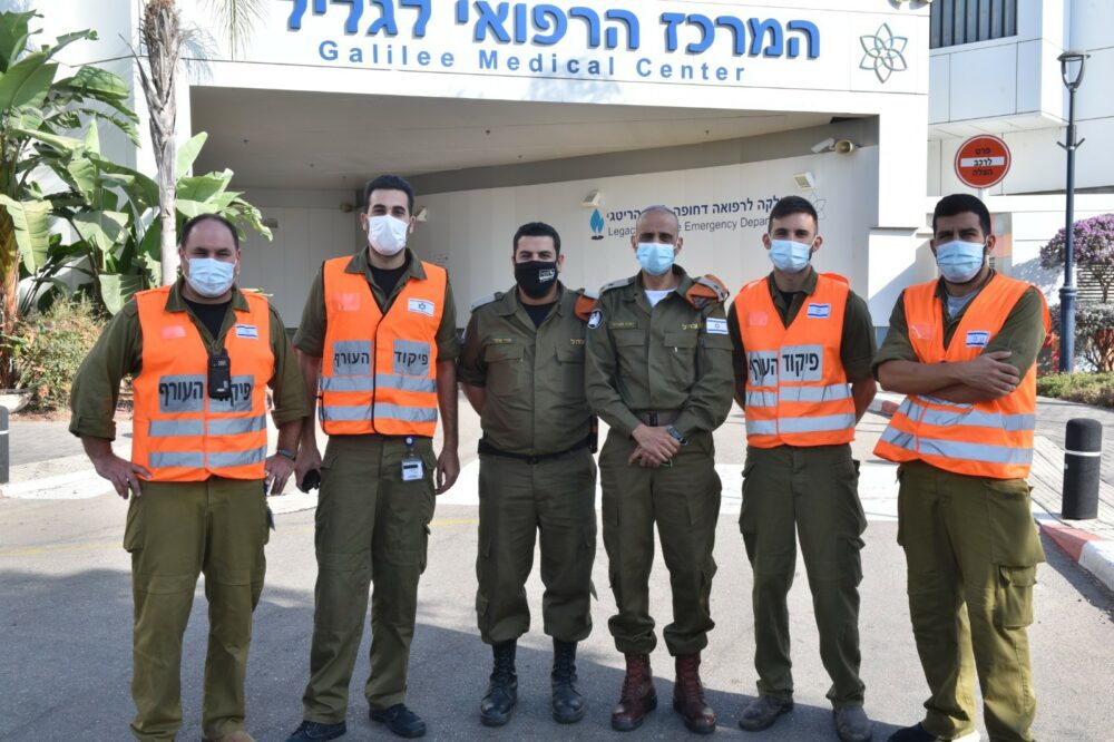 תיגבור מצה"ל. סא"ל (מיל') יאיר חברוני וחלק מחיילי פיקוד העורף  צילום: אלי כהן